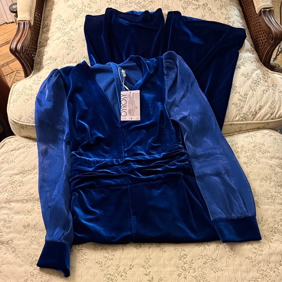 Oyrosy NWT Elegant Blue Velvet Jumpsuit SZ XS - Picture 3 of 15